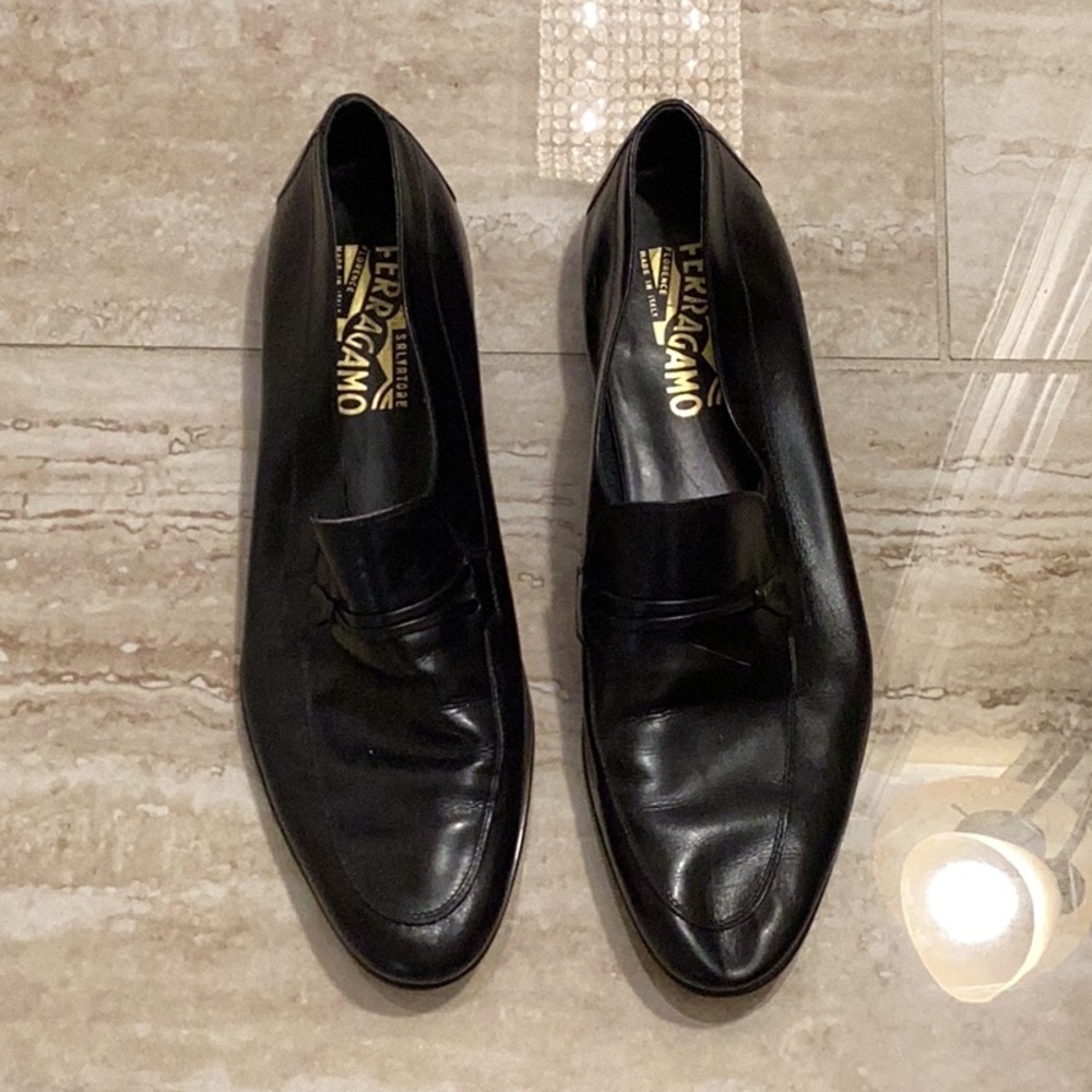 Men’s shoes size 9 1/2 B.  Salvatore FERRAGAMO Florence Made In Italy.